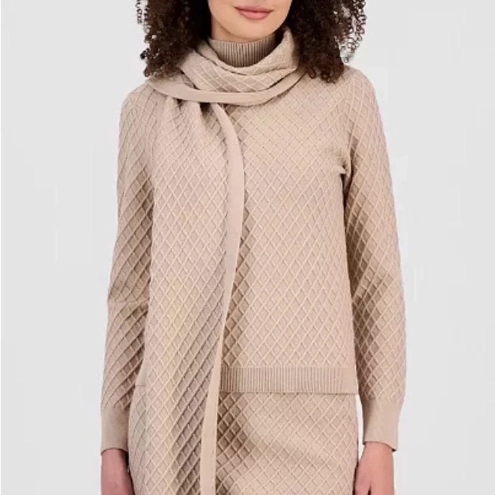 NWT Anne Klein SZ M Cable-Knit Long-Sleeve Scarf Sweater in Latte
